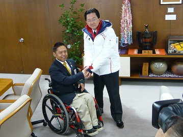 パラリンピック日本代表・横澤高徳選手表敬の写真
