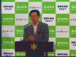 知事の記者会見写真2