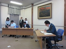 大阪府庁での写真1