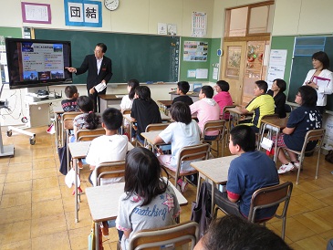 知事による平泉授業（久慈市立小袖小学校）の写真