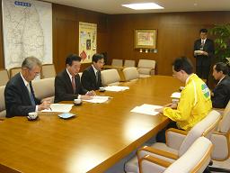 民主党岩手県総支部連合会要望の写真