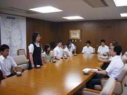 県内高校生10名が知事を表敬の写真