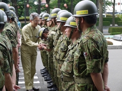 「東日本大震災津波の災害対応に係る自衛隊への感謝式」の写真4