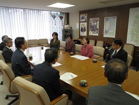 日本女医会会長等表敬の写真