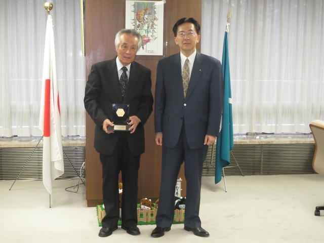 盛岡子ども科学館竹田館長の表敬の写真