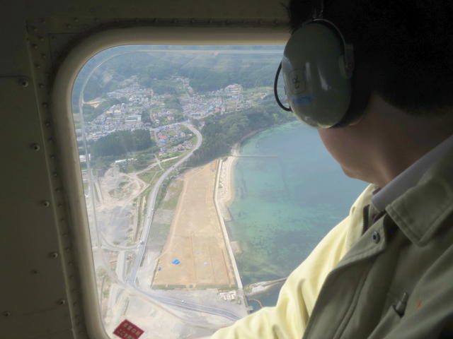 県防災ヘリによる沿岸地域の視察の写真