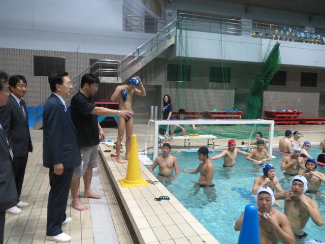 国体水泳競技（水球）強化練習会視察の写真