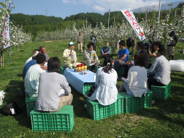 りんご若手・女性生産者との懇談会の写真