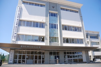 再建された高田高等学校の新校舎