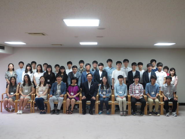 「韓国高校生先端技術および被災地文化体験・交流プログラム」参加高校生表敬の写真