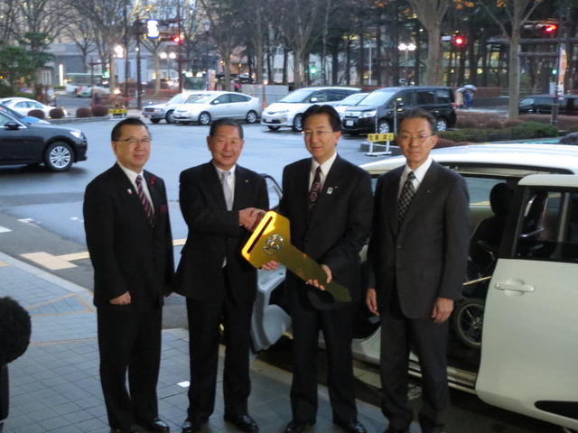 トヨタ自動車東日本株式会社からの福祉車両寄贈の写真