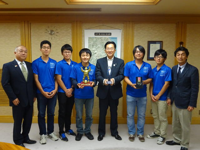 全日本学生フォーミュラ総合優勝岩手連合チーム表敬の写真