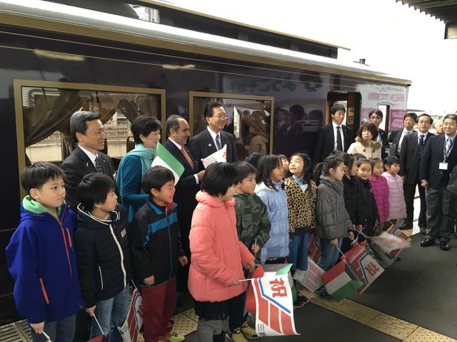 小池東京都知事、アル・オテイビ駐日クウェート大使による三陸鉄道視察の写真