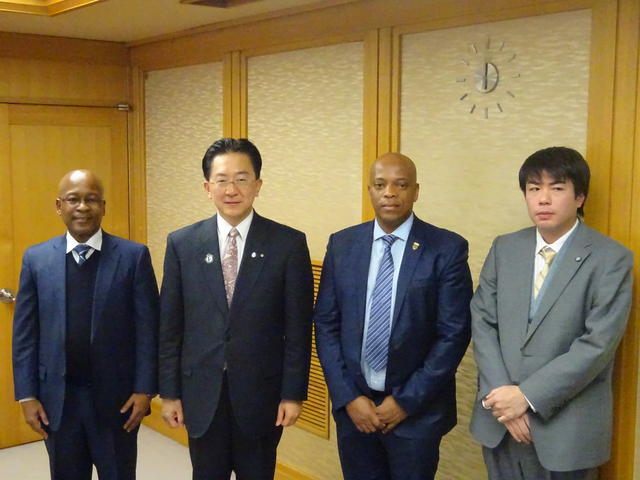 南アフリカ共和国駐日特命全権大使表敬写真