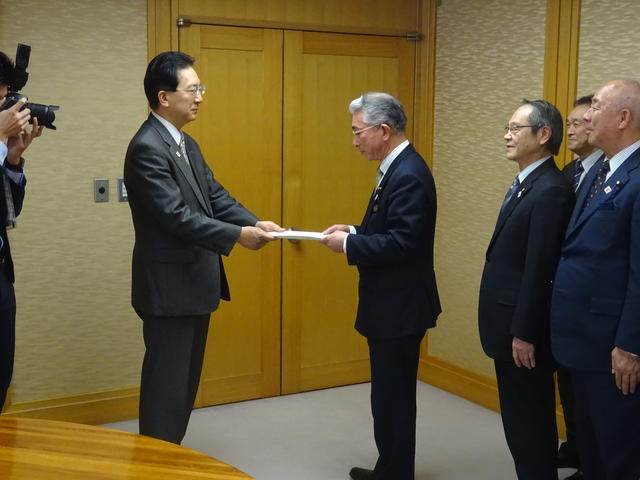 カシオペア連邦議会議員協議会からの要望写真