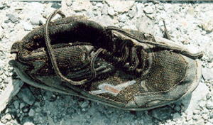 写真：黒色の運動靴
